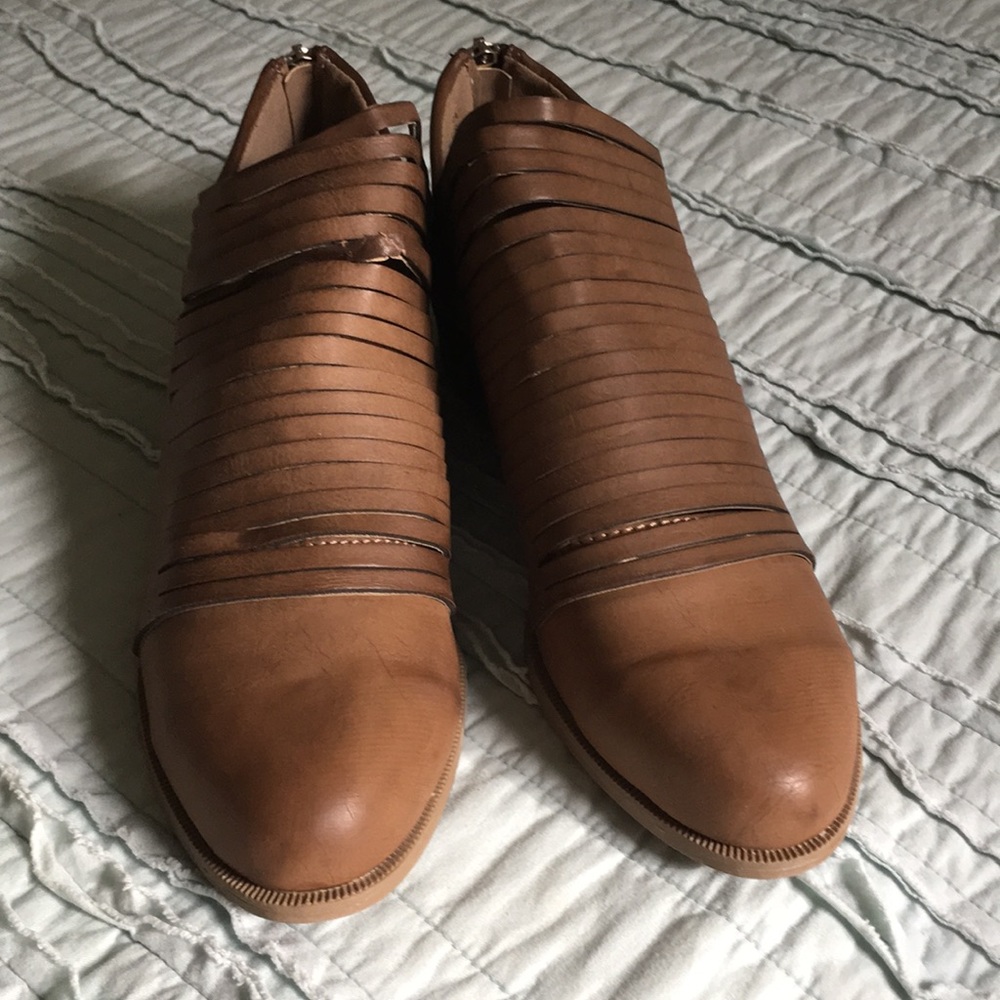 Size 9 booties - Picture 2 of 5